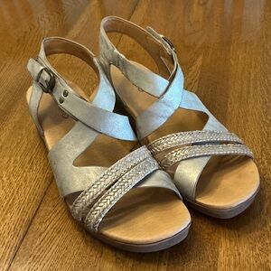Woman’s BareTraps wedge  light bronze sandal. Size 10. Velcro top strap. Cute!